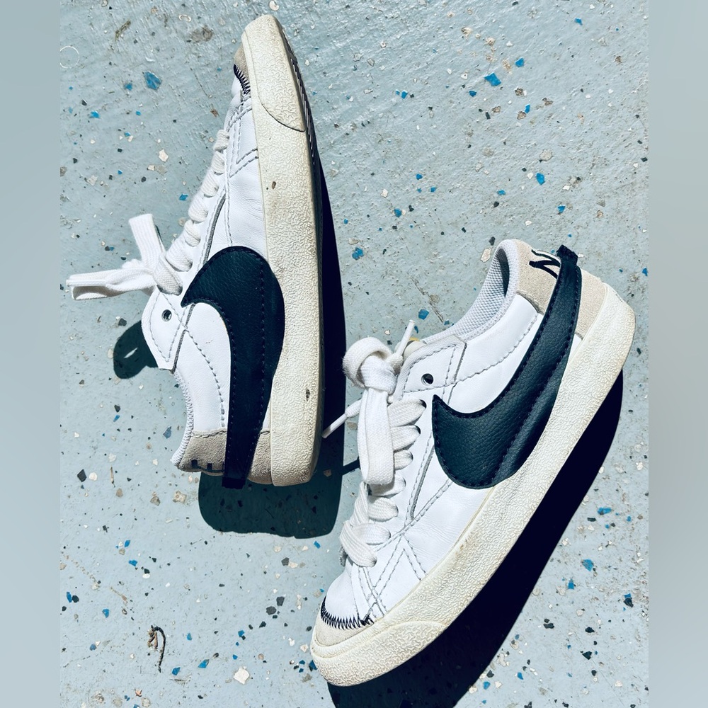 Nike Blazer Low ‘77 Jumbo Sneakers in white/black
